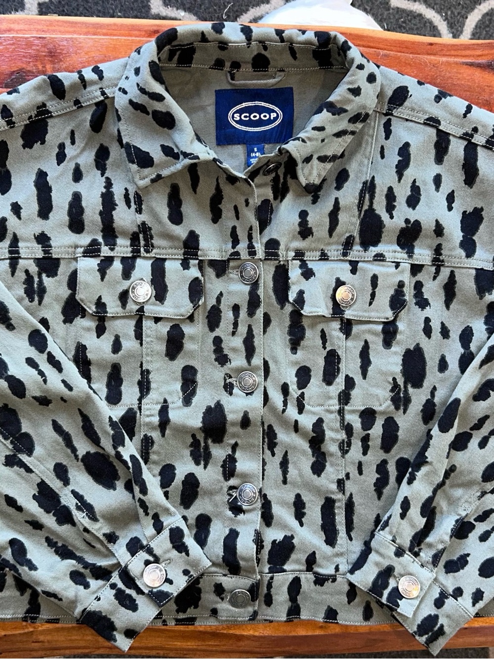 Scoop NYC Small Animal-Print Cropped Denim Jacket small
